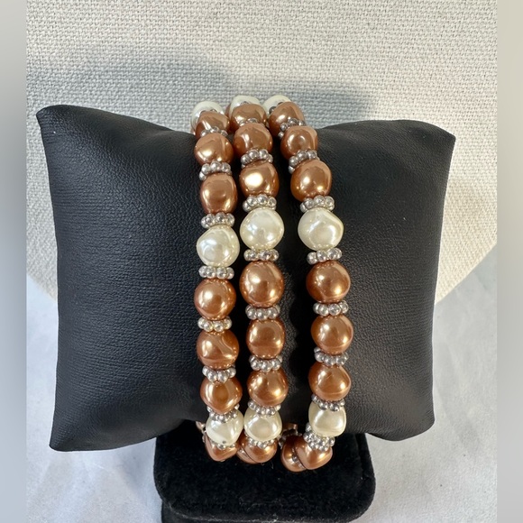 Four neutral champagne beige colored bracelets - Picture 4 of 5